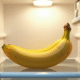 Banane mûre dans un réfrigérateur moderne et lumineux
